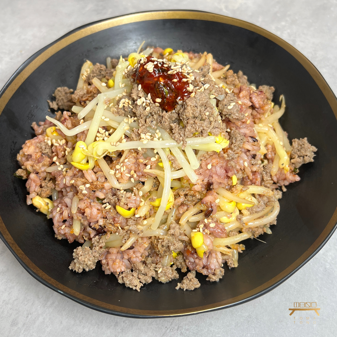 소고기콩나물밥 & 양념장 Beef and Soybean Sprout Bibimbap with Mixing Sauce