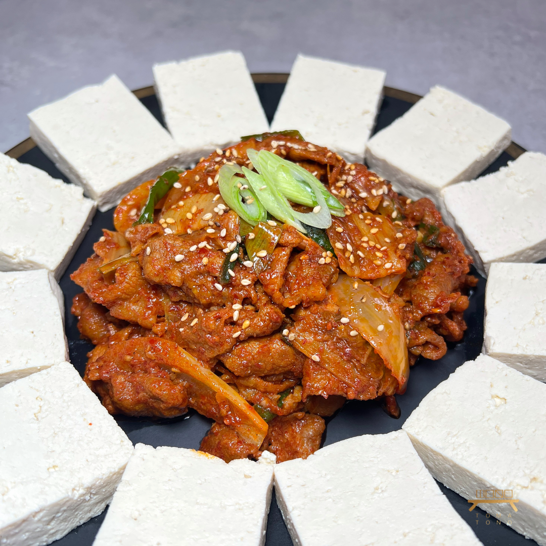 두부 김치제육볶음 Stir-fried Pork and Kimchi with Tofu