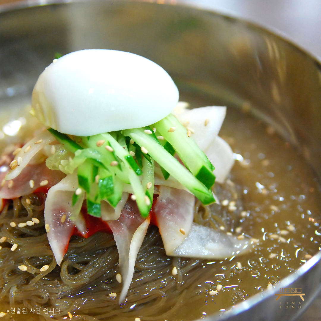 칡물냉면 & 양념돼지목살 Cold Arrowroot Noodles & Marinated Pork Shoulder