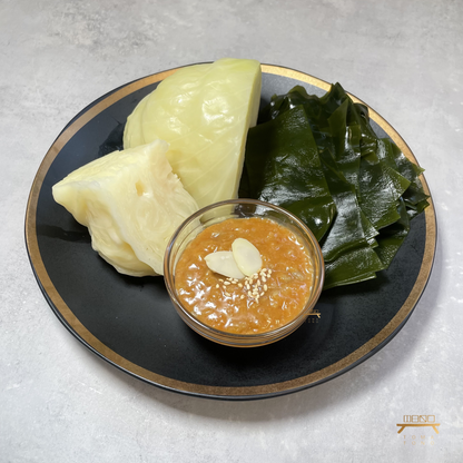 양배추와 다시마쌈 & 씨앗쌈장 (완조리) Cabbage & Kelp Wraps & Nuts Ssamjang (Cooked)