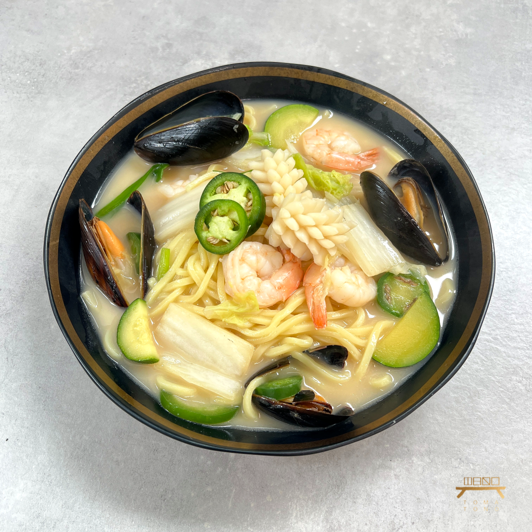 해물백짬뽕 Seafood Jjamppong in White Broth
