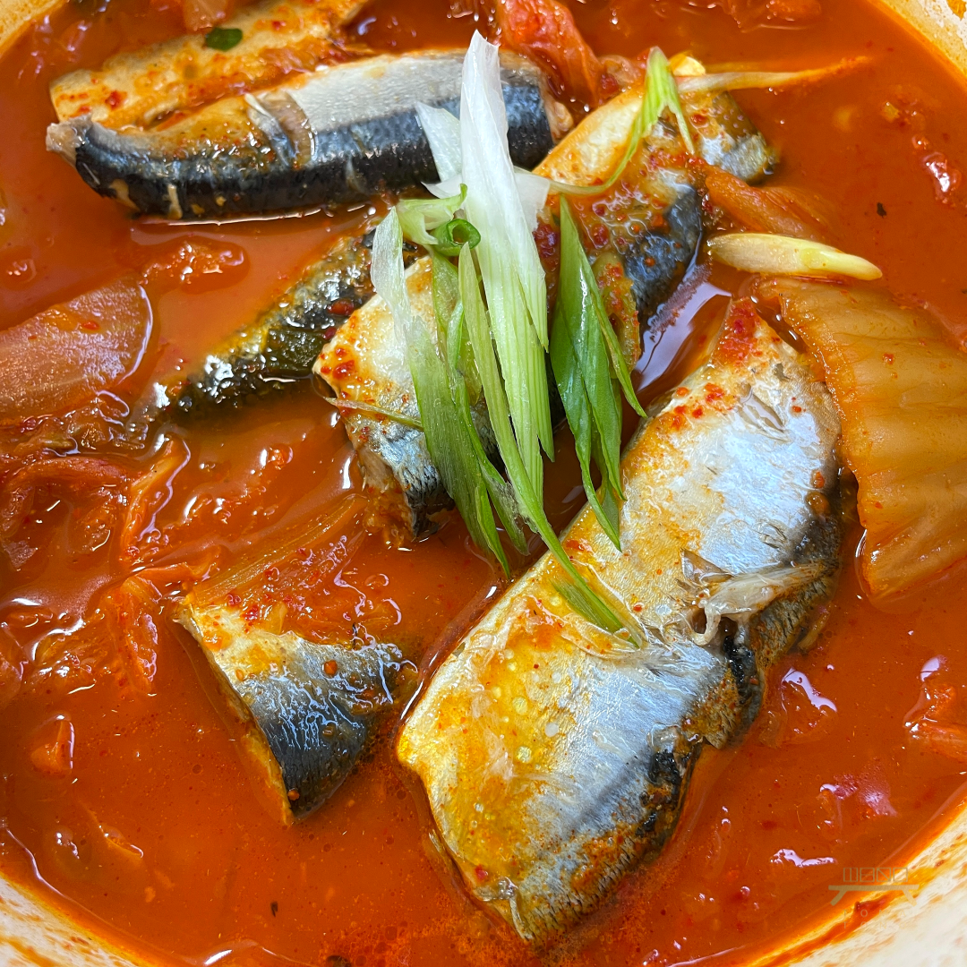 묵은지 꽁치 김치찌개 Saury Kimchi Stew