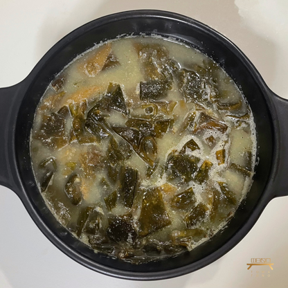 들깨 미역국 (완조리) Perilla Seaweed Soup (Cooked)