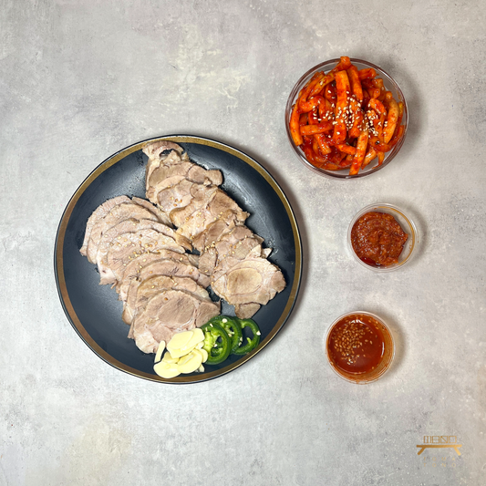 돼지수육 & 꼬들무김치 (완조리) 조리법 Boiled Pork Butt with Spicy Radish Kimchi (Cooked) Recipe