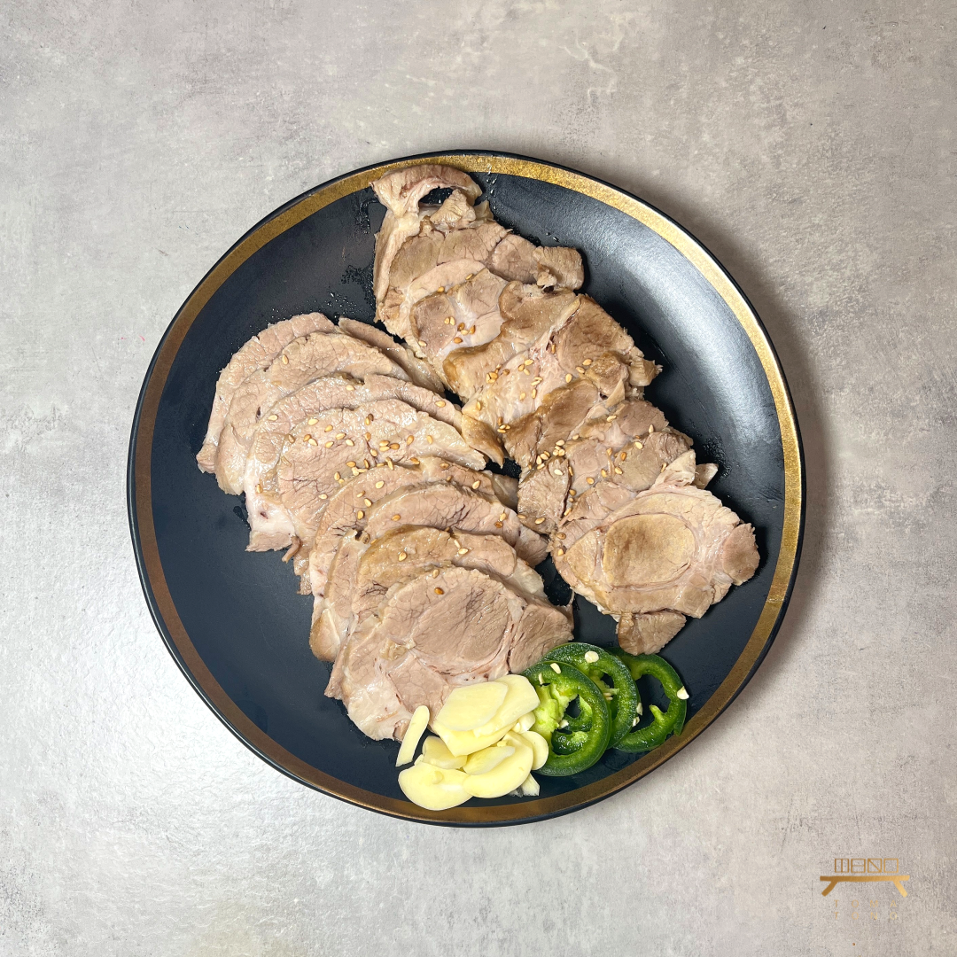 돼지수육 & 꼬들무김치 (완조리) Boiled Pork Butt with Spicy Radish Kimchi (Cooked)