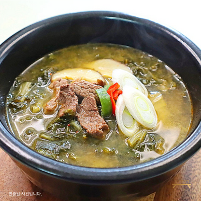 소고기 우거지 된장국 (완조리) Beef & Ugeoji Miso Soup (Cooked)