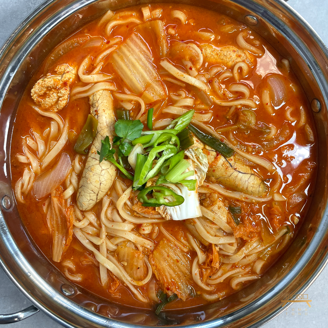 얼큰 알탕칼국수 Spicy Fish Roe Noodle Soup