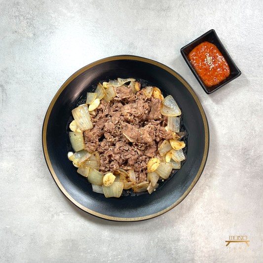 우삼겹구이 & 특제쌈장 Grilled Beef Short Plate & Special Ssamjang
