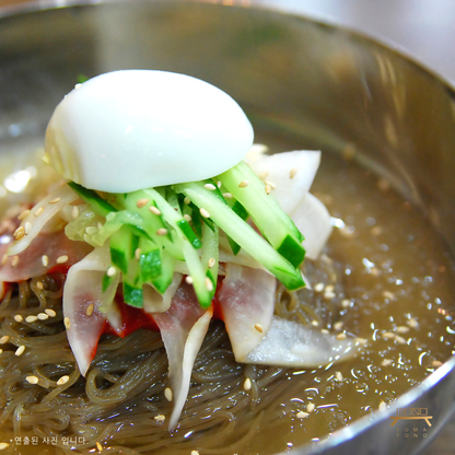 칡물냉면 & 양념돼지목살 Cold Arrowroot Noodles & Marinated Pork Shoulder