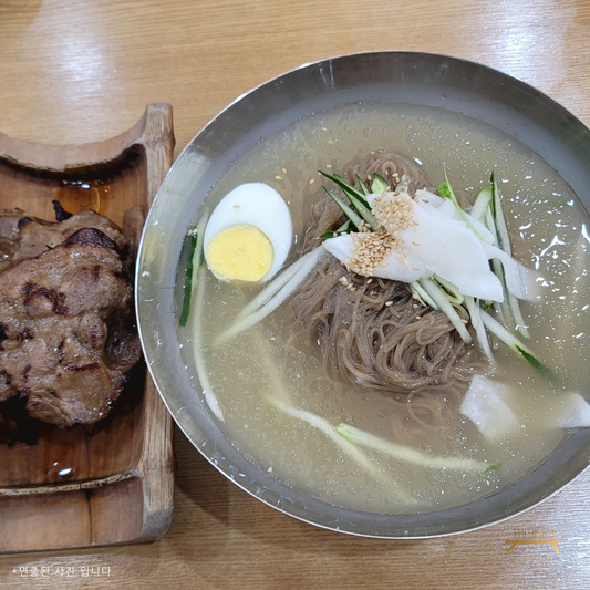 칡물냉면 & 양념돼지목살 Cold Arrowroot Noodles & Marinated Pork Shoulder